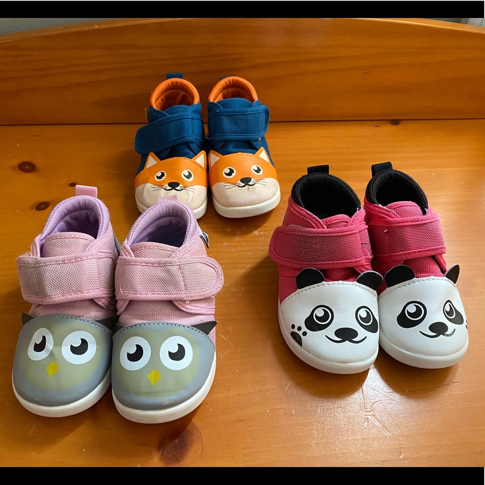 3 pairs Ikiki squeak shoes - size 6
